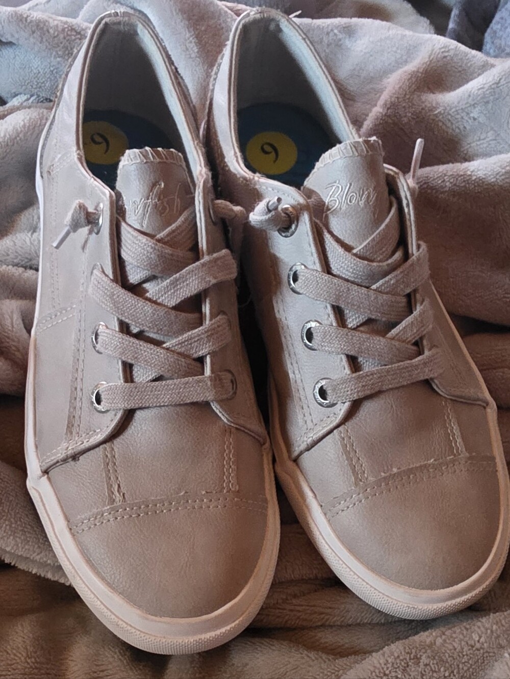 Blowfish Malibu Womans Casual Lace-Up Sneakers in Light Taupe